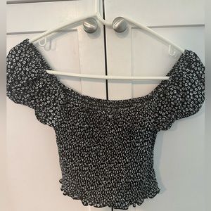 Nordstrom Seed Team crop black & white floral top. Size 12.